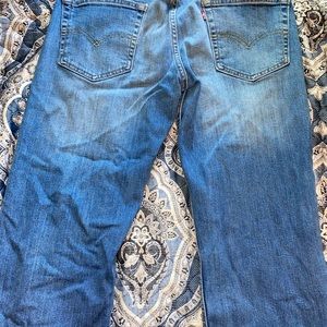 Light blue levis jeans